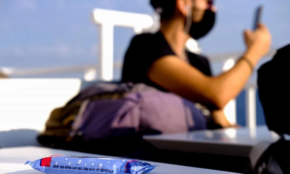 Μητέρα 24χρονης που ταξίδεψε με κορονοϊό στη Σαντορίνη: "Να γίνει επανάληψη του τεστ"